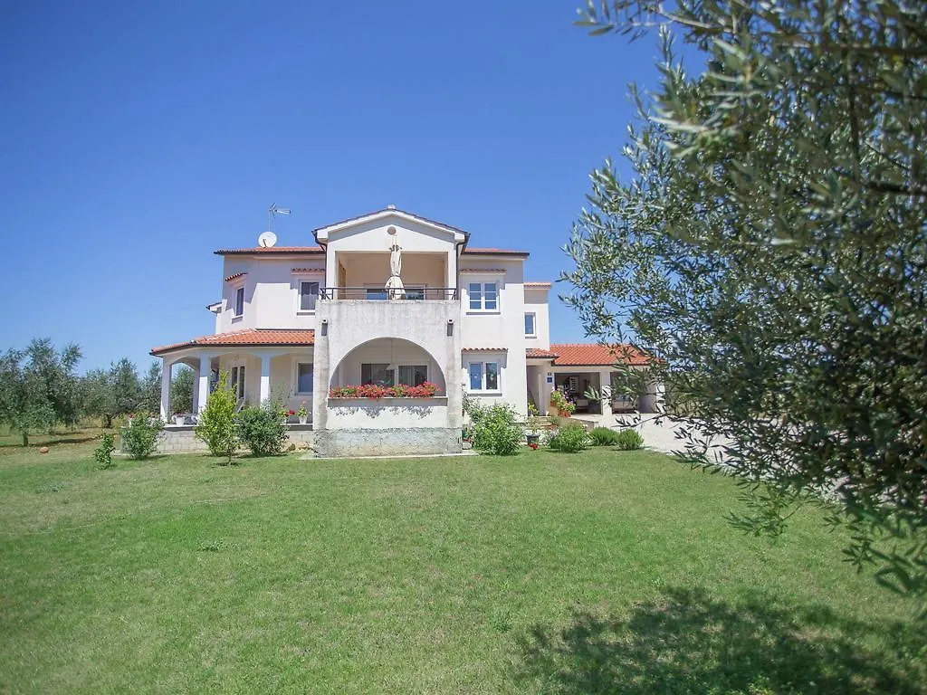 Дом отдыха Charming Apartment With Private Terrace In Porec Хорватия