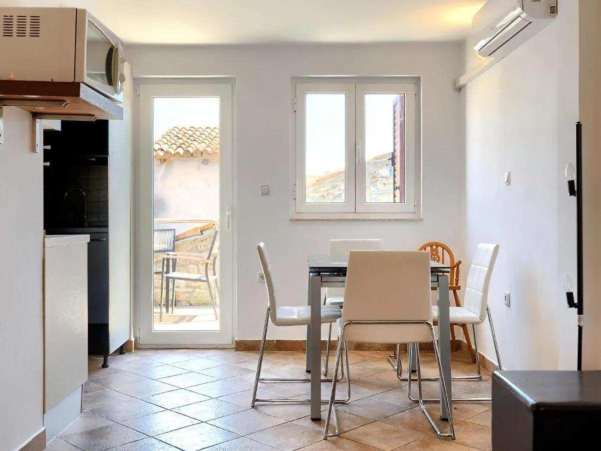 Charming Apartment With Private Terrace In Porec 0*,