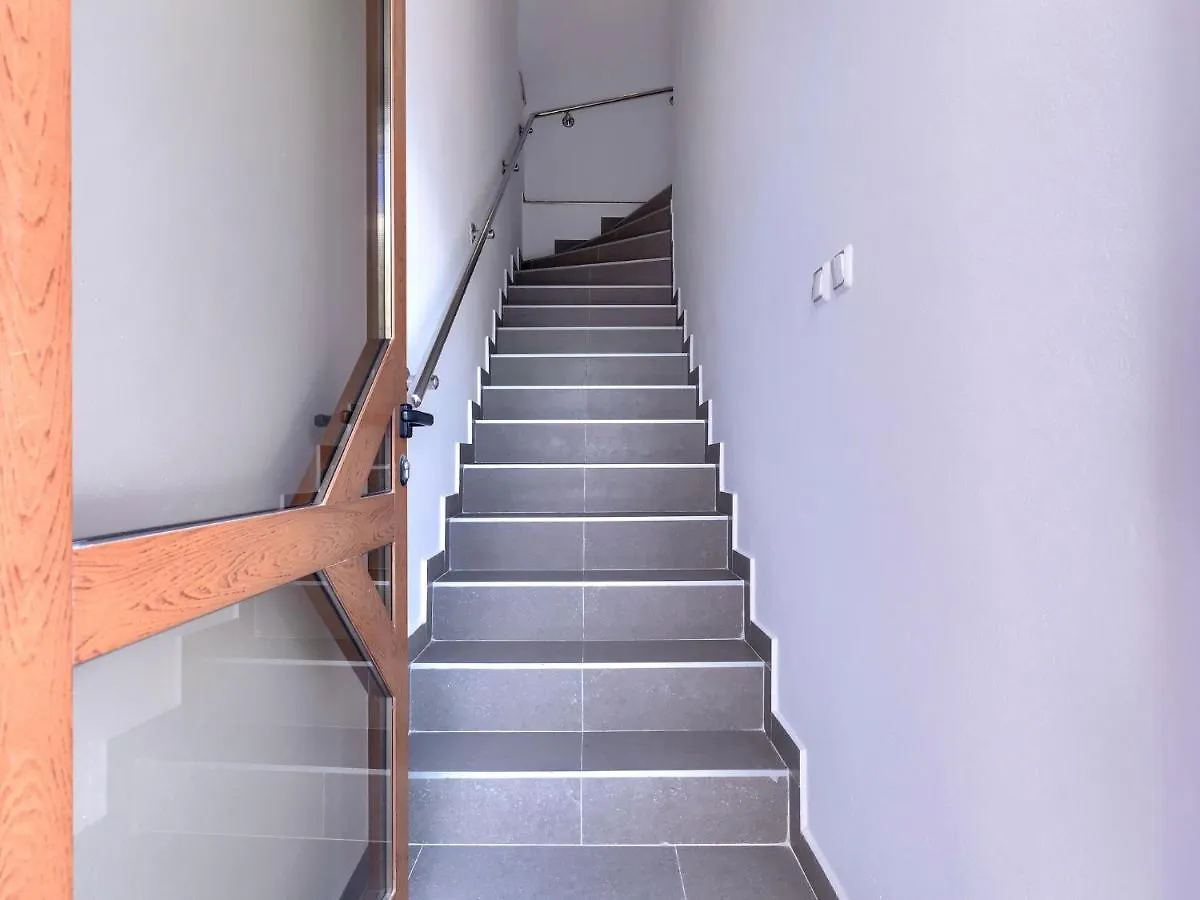 Charming Apartment With Private Terrace In Porec بيت للعطل