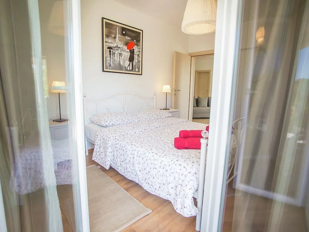 Charming Apartment With Private Terrace In Porec Holiday home