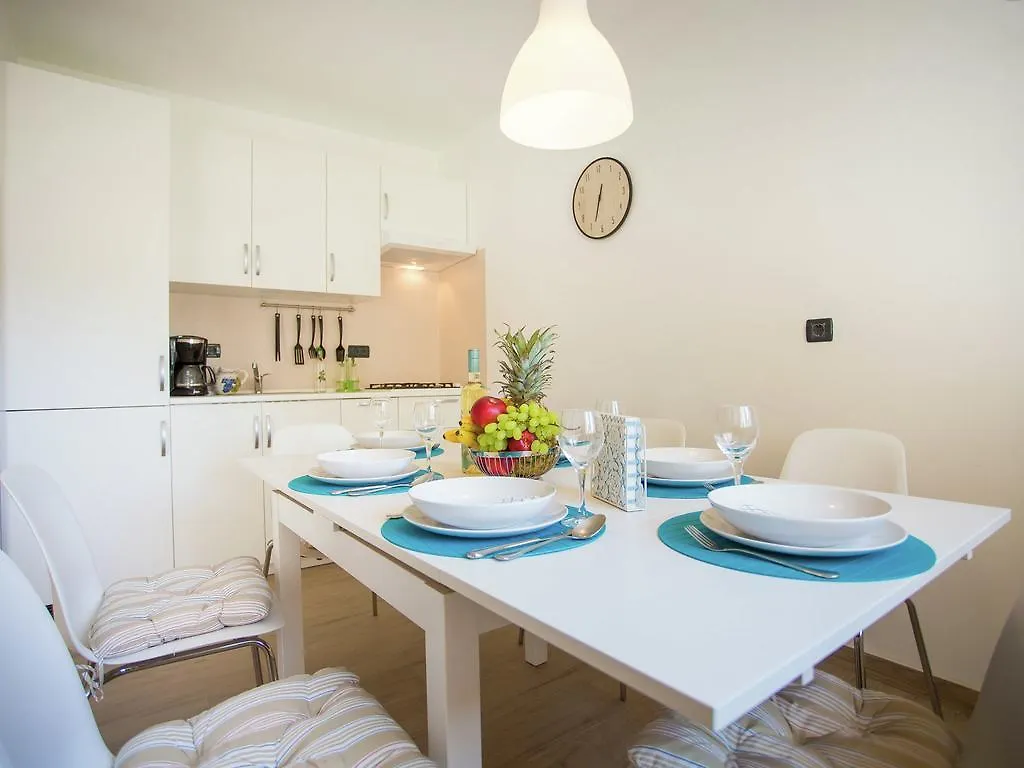 Charming Apartment With Private Terrace In Porec كرواتيا