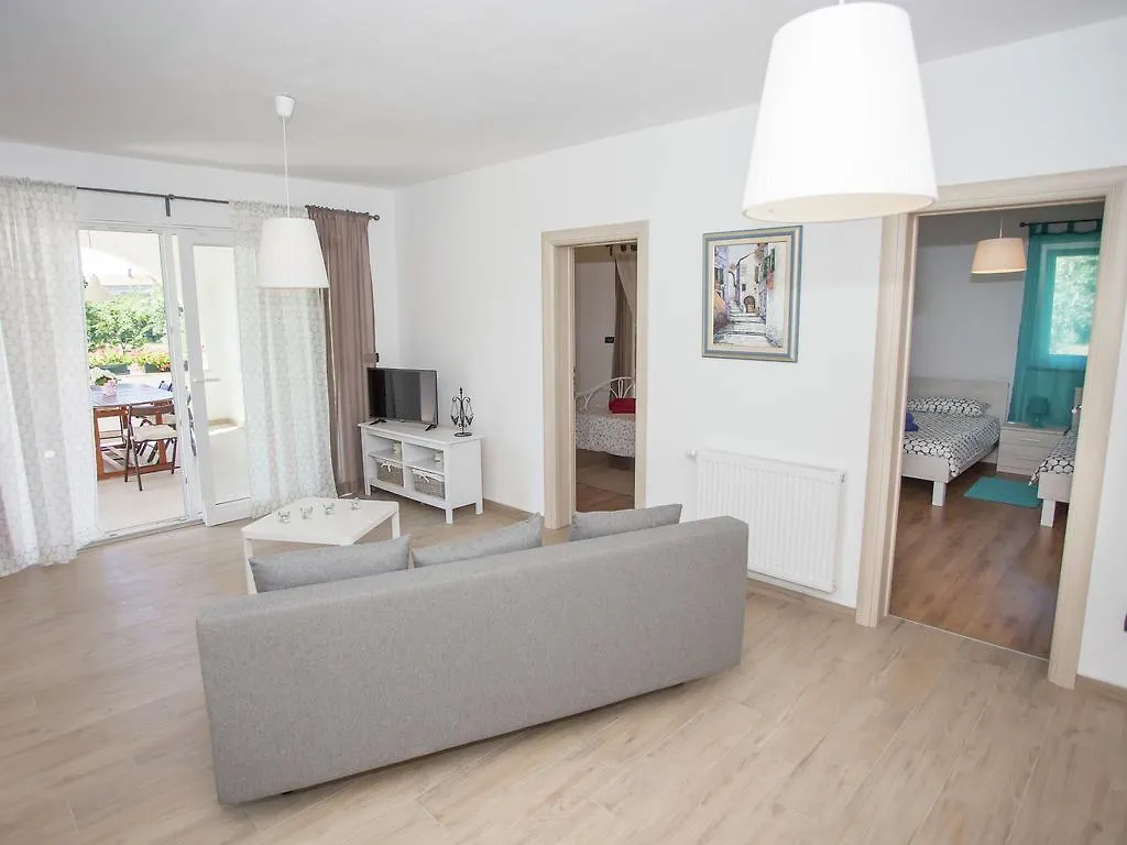 بيت للعطل Charming Apartment With Private Terrace In Porec